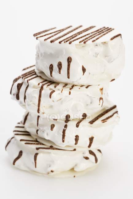Turrón con chocolate llovizna - foto de stock