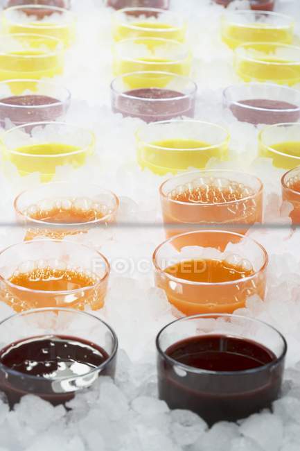 Succhi assortiti in bicchieri — Foto stock
