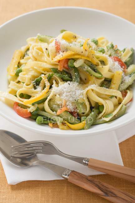 Tagliatelle primavera pasta with vegetables and cheese — Stock Photo