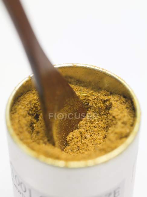 Indian curry powder in container — Stock Photo