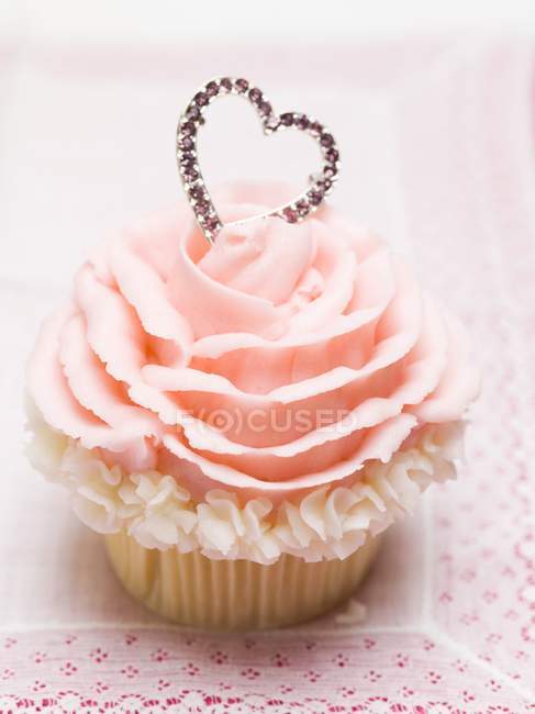 Розовый кекс на День Святого Валентина — стоковое фото
