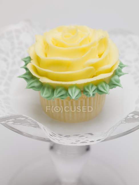 Muffin aus gelber Rose — Stockfoto