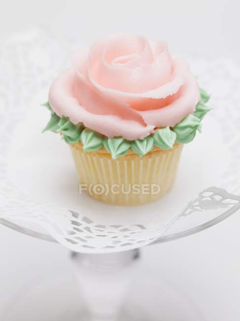 Muffin rose sur verre — Photo de stock