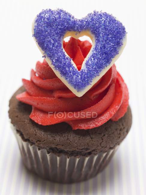 Chocolate muffin with red cream — Stock Photo