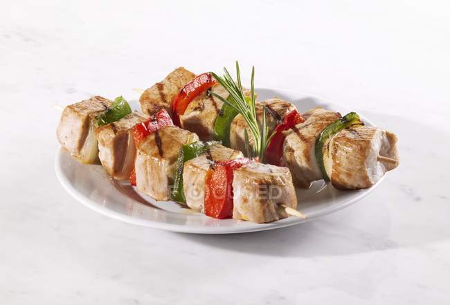 Pork and pepper kebabs with rosemary — Stock Photo