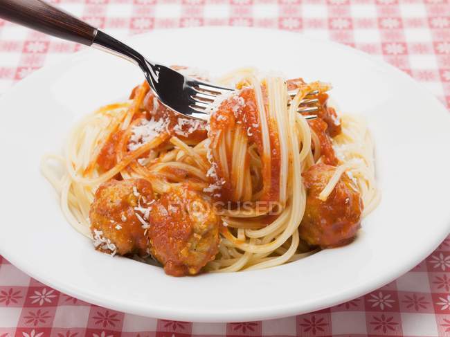 Pastas y albóndigas de espagueti - foto de stock