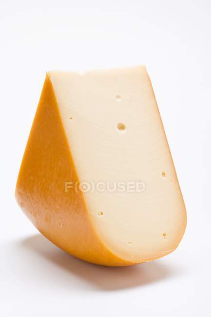 Pedazo de queso Edam - foto de stock