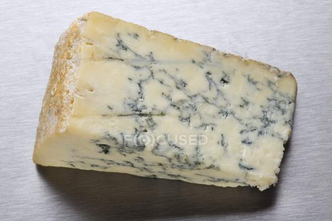 Trozo de queso Stilton - foto de stock