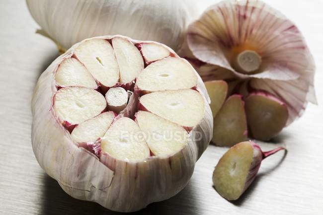Fresh Garlic bulbs — Stock Photo