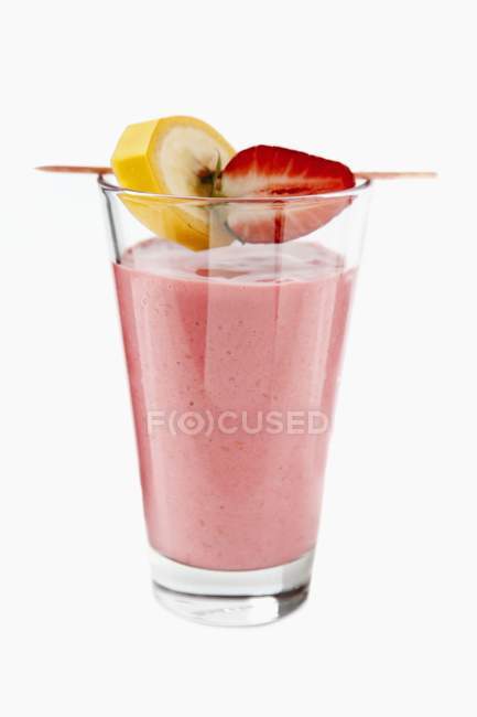 Erdbeer-Smoothie mit Banane — Stockfoto