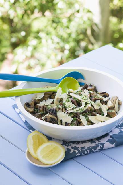 Barbecued mushrooms with chives — Stock Photo
