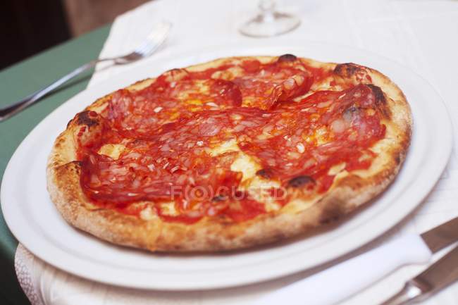 Baked Prosciutto Pizza — Stock Photo