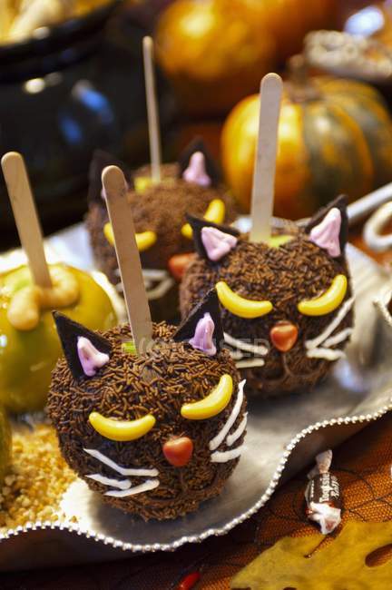 Cat Candied Apples on Platter — Stock Photo