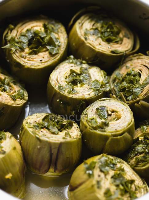 Baked artichokes with parsley and mint — Stock Photo