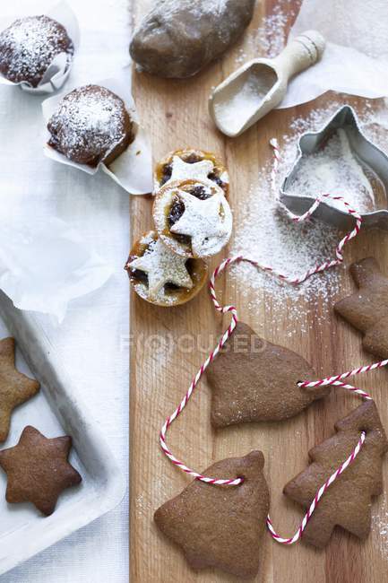 Ореховые и финиковые кексы — стоковое фото