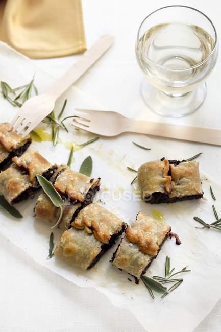 Closeup view of strudel filled with radicchio, sage, rosemary and pancetta — Stock Photo