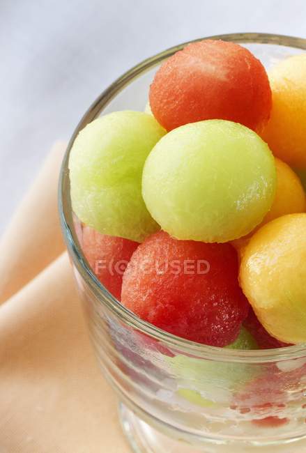 Bolas de melón coloridas - foto de stock