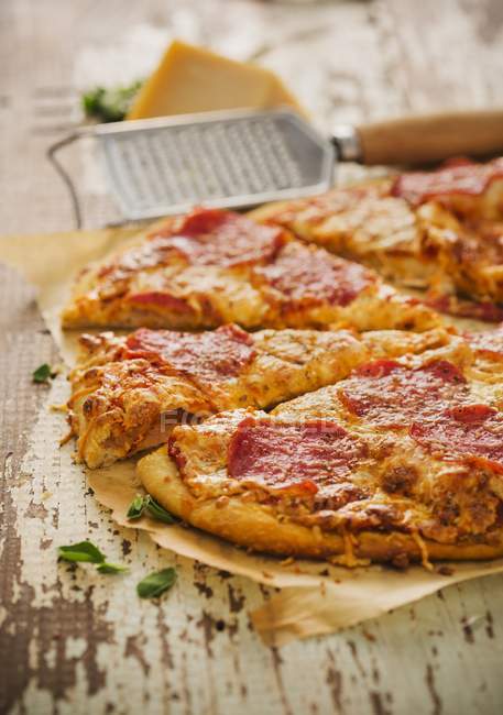 Sliced Pepperoni Pizza — Stock Photo