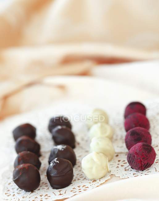 Verschiedene Schokoladentrüffel — Stockfoto