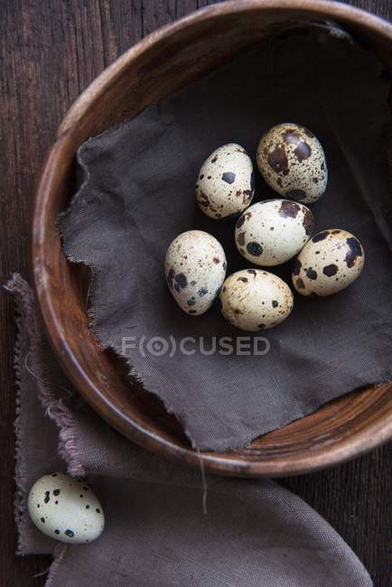 Quails eggs in brown bowl — Stock Photo