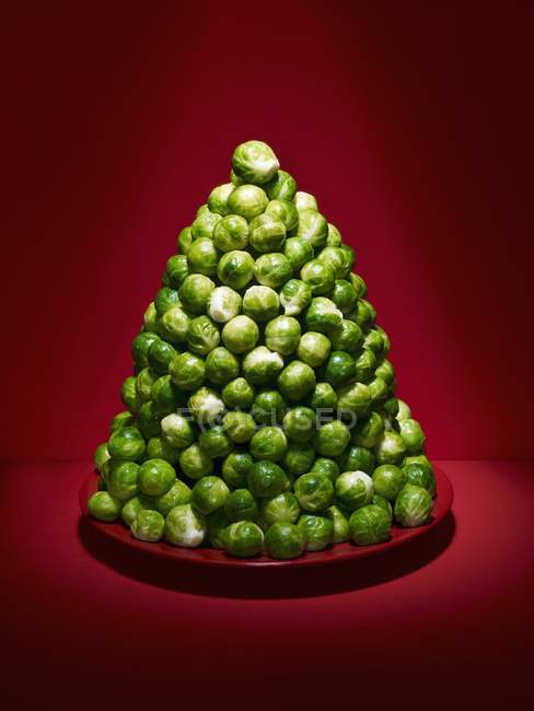 Pyramid of Brussels sprouts — Stock Photo