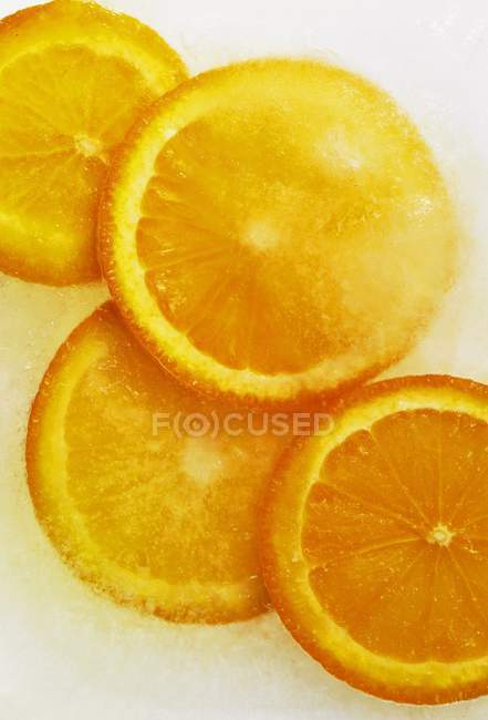 Заморожені скибочки апельсина — стокове фото
