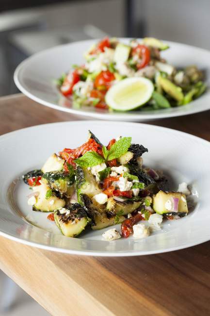 Salade de courgettes méditerranéennes — Photo de stock
