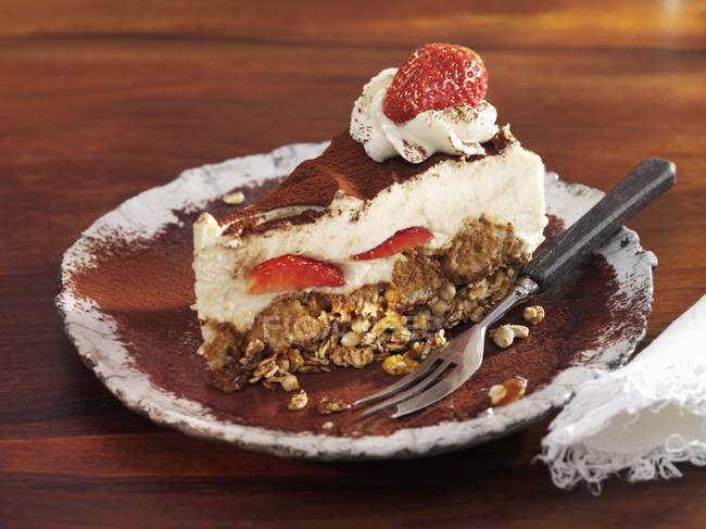 Mascarpone e bolo camada de granola — Fotografia de Stock