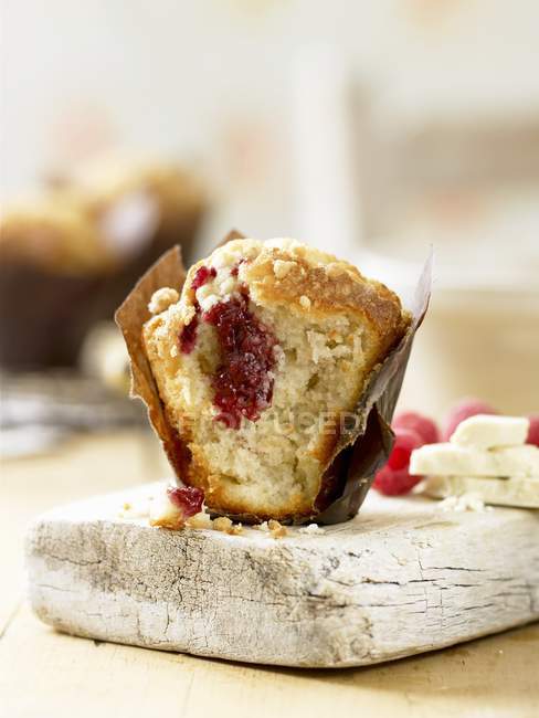 Muffin au chocolat et framboise — Photo de stock