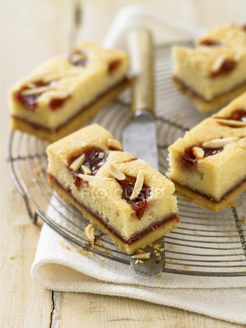 Closeup view of raspberry and almond pie slices on a cooling rack — Stock Photo