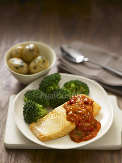 Salmon fillet with sauce — Stock Photo