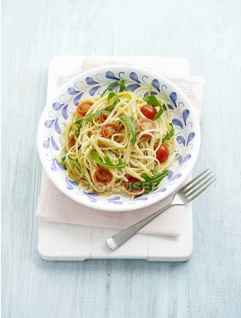 Linguine pasta with tomatoes — Stock Photo