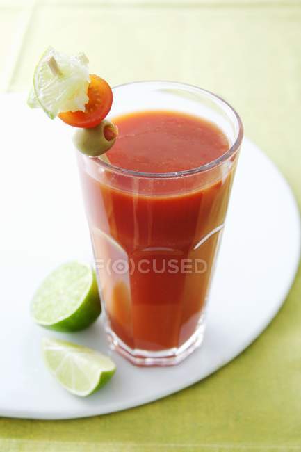 Vaso de jugo de tomate - foto de stock