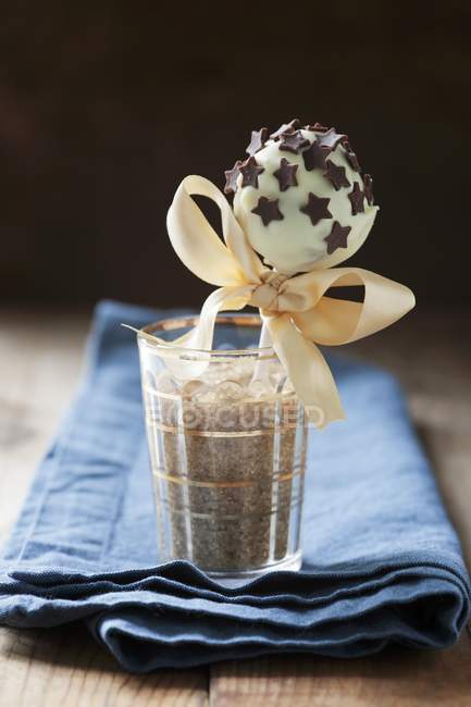 Cake Pop mit weißer Schokolade überzogen — Stockfoto