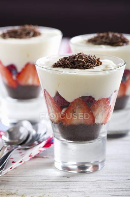 Closeup view of berry trifle with chocolate in glasses — Stock Photo