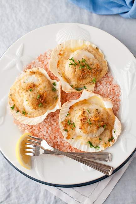 Baked Scallops with Cheese — Stock Photo