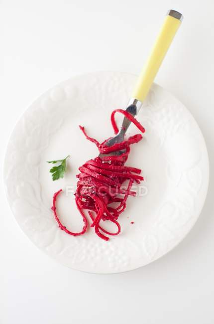 Roslanvollkorn-Linguine-Pasta mit Rübenpüree — Stockfoto