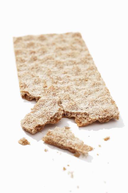 Crackerbread su superficie bianca — Foto stock