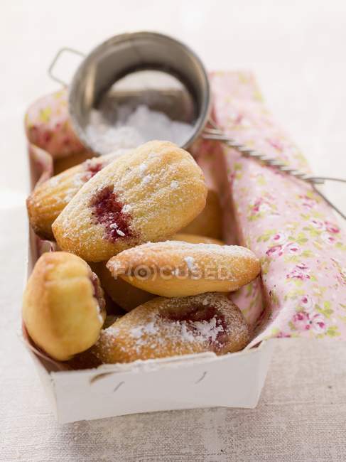 Madeleines with raspberry jam — Stock Photo