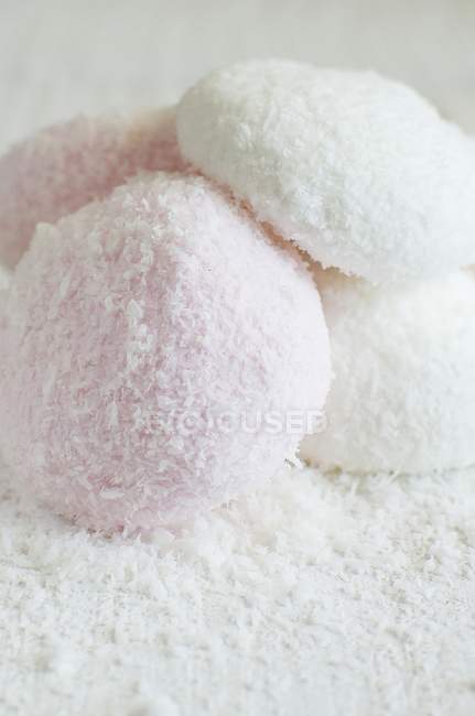 Marshmallows com coco ralado — Fotografia de Stock