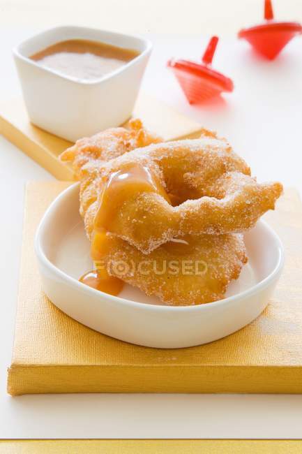 Closeup view of Sfenj deep-fried yeast pastry with sweet sauce — Stock Photo