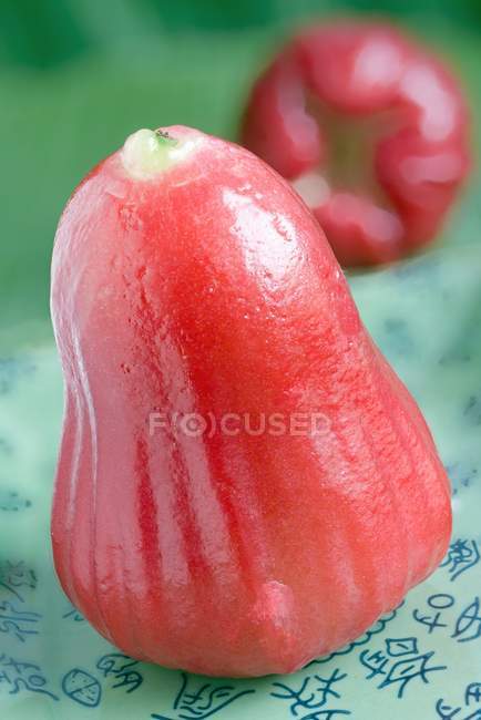 Pomme rose rouge — Photo de stock
