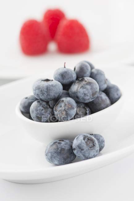 Blueberries and raspberries, close-up — Stock Photo