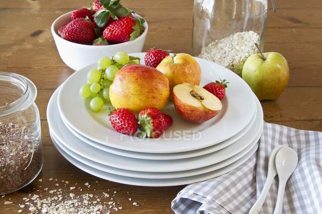Still life featuring a stack of plates — Stock Photo