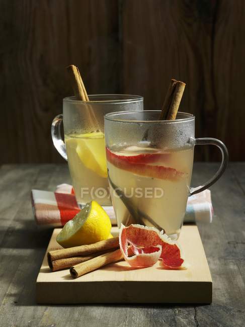 Apple tea with cinnamon sticks — Stock Photo