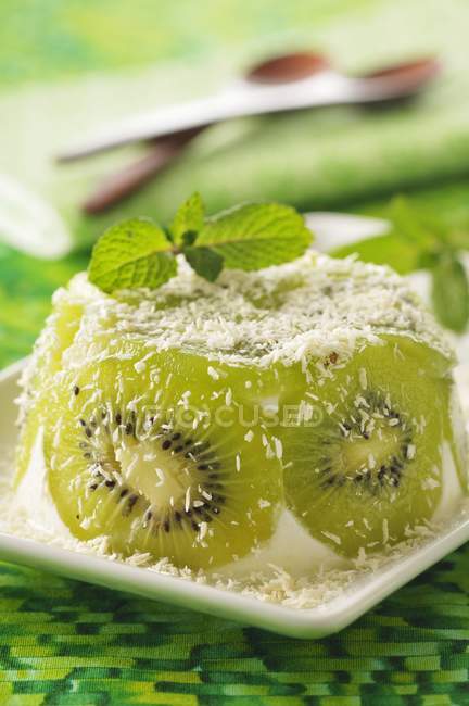 Kiwi und Kokosnuss Dessert — Stockfoto