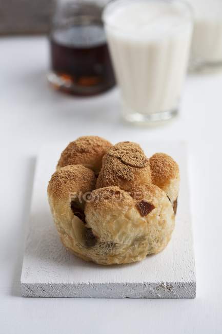 Puff pastry turnover with pear filling — Stock Photo
