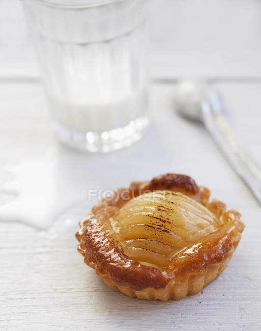 Pear tartlet with marzipan — Stock Photo
