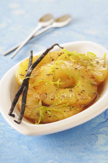 Baked pineapple slices — Stock Photo