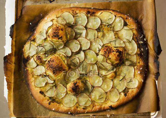 Pizza con Patata Affettata e Rosmarino — Foto stock
